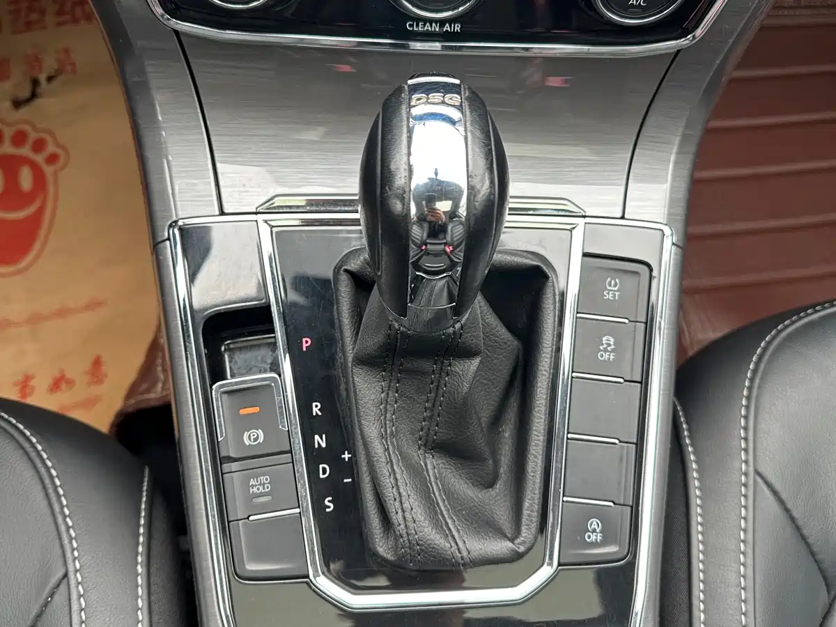 Volkswagen Passat 2016 330TSI DSG Honor Edition фото 12