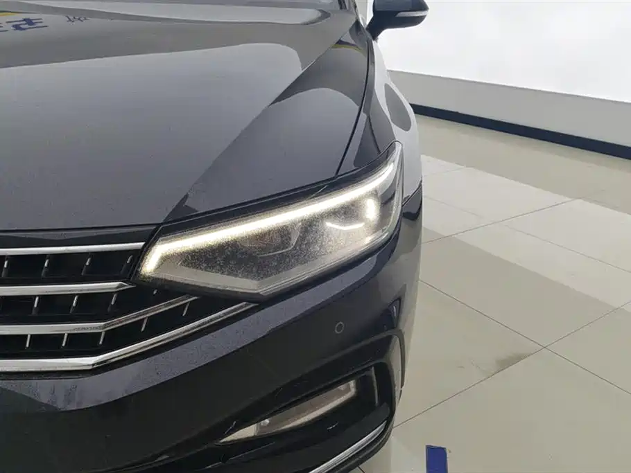 Volkswagen Magotan 2025 Popular Edition 330TSI DSG Luxury фото 5