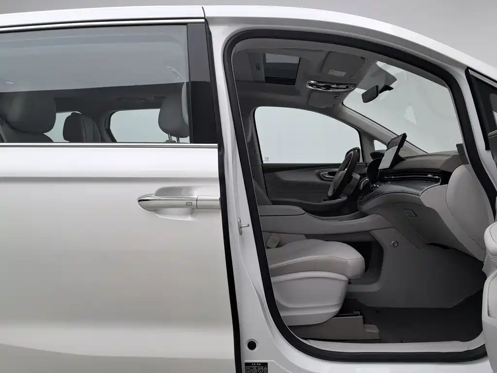 Roewe iMAX8 EV 2025 2025 Model 1.5T DMH Land Premium Edition