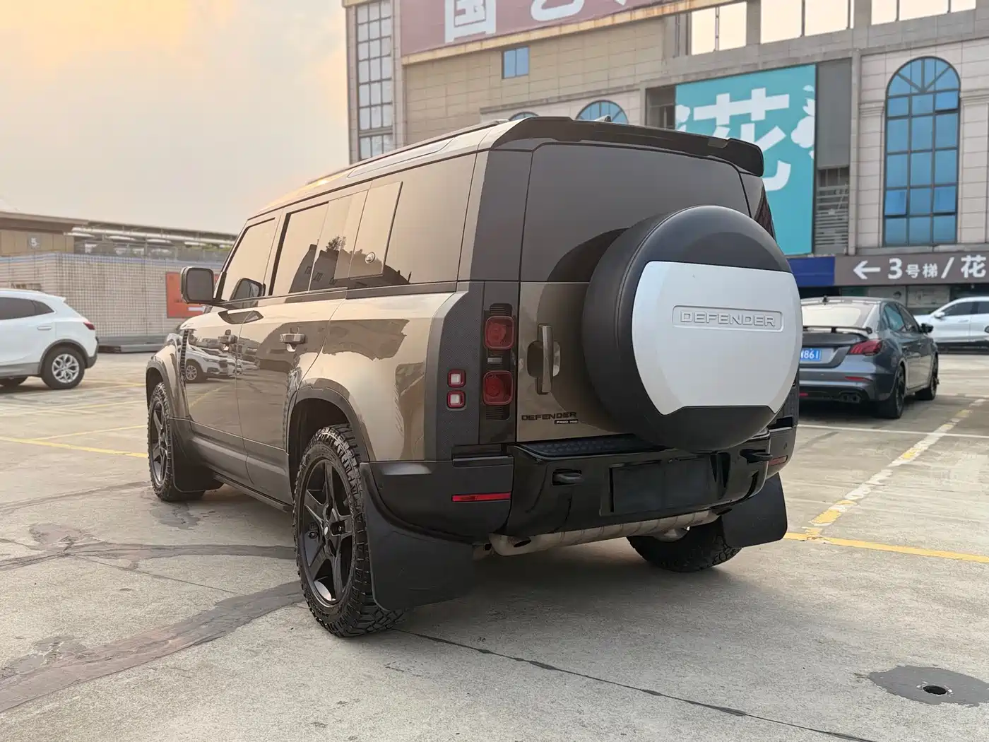 Land Rover Defender 2020 Model 110 P400 HSE фото 7