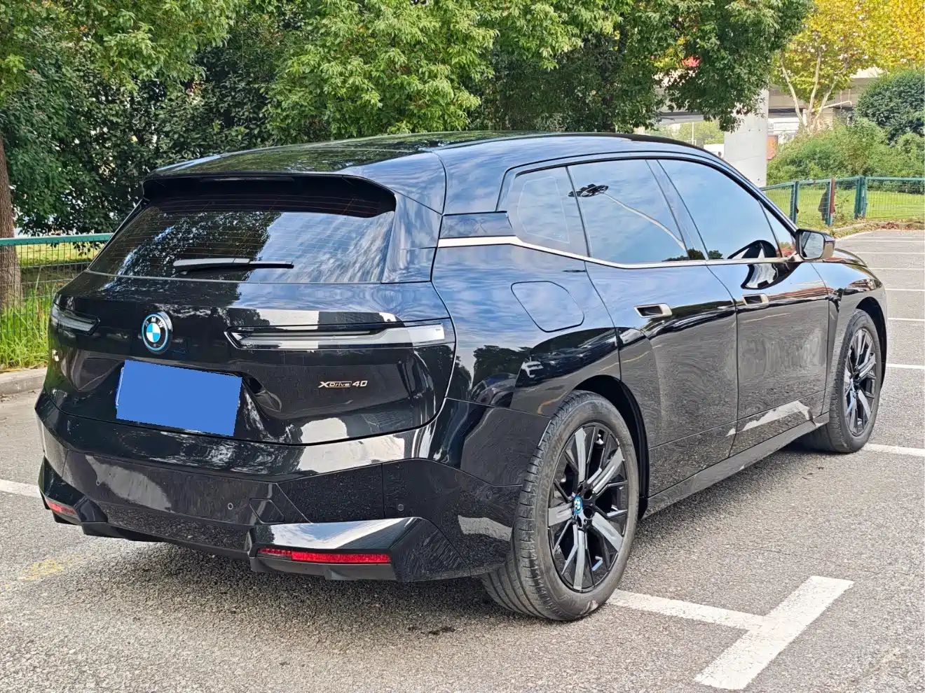 BMW iX 2022 xDrive40 фото 10