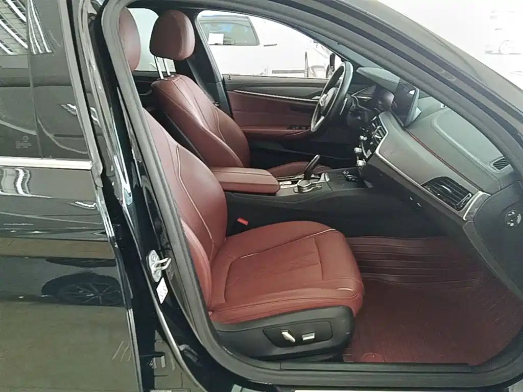 BMW 5 Series 2022 Facelift 530Li Leading M Sport Package фото 25