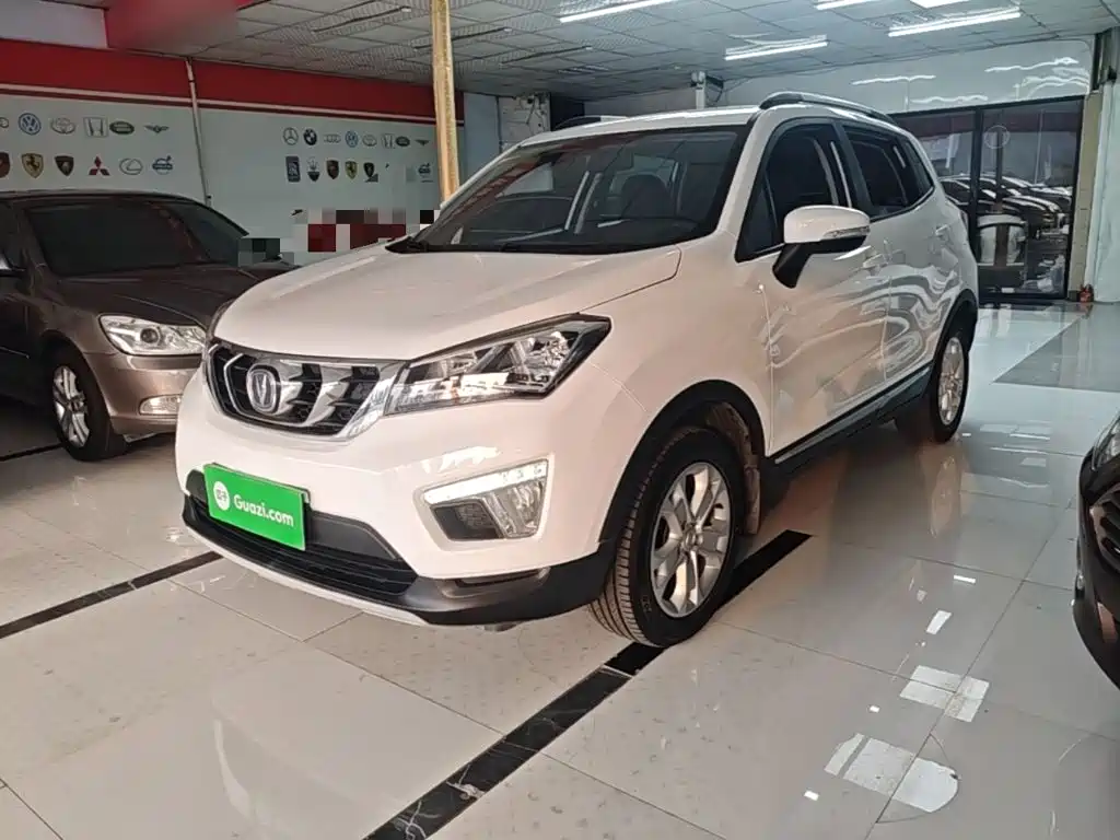 Фото 1 - Changan CS15