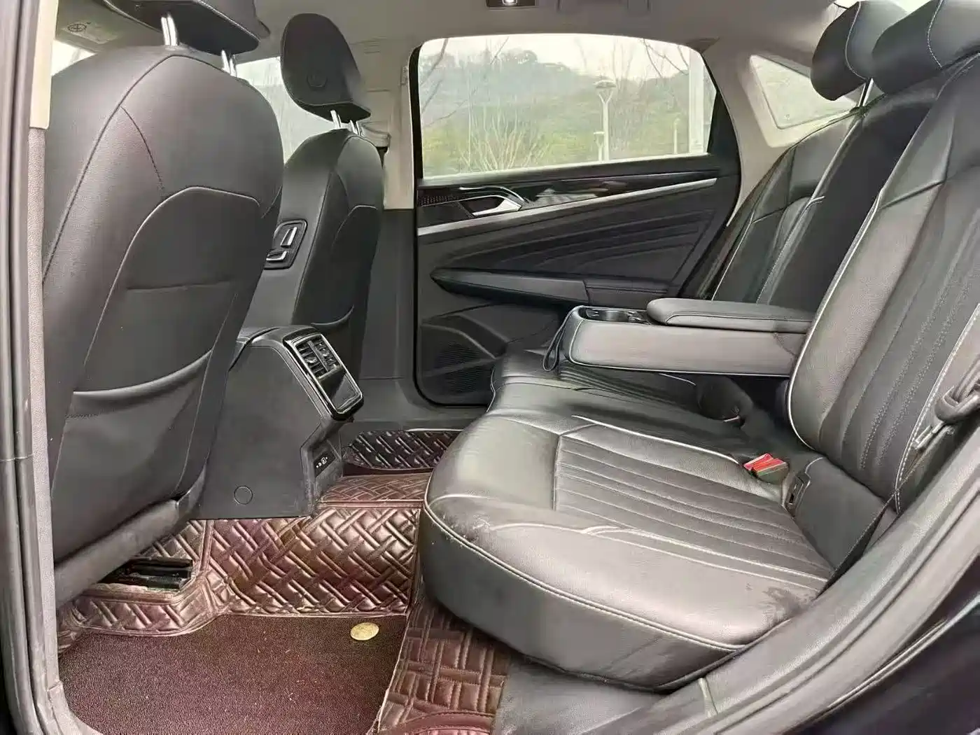 Volkswagen Passat 2022 330TSI Starlight Elite Edition фото 9