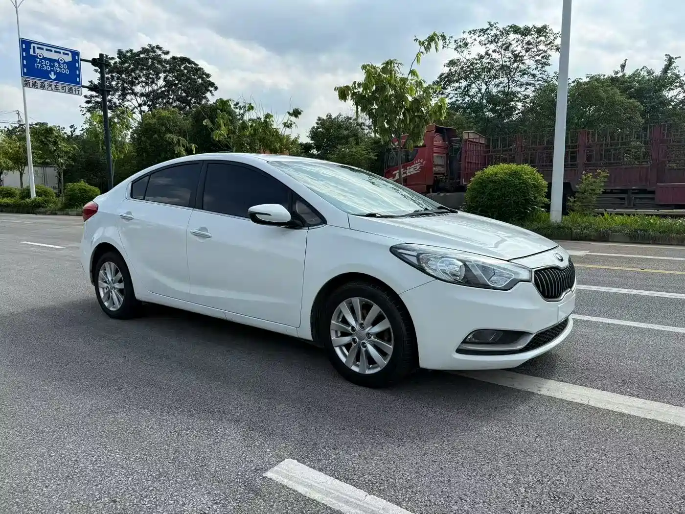 Kia K3 2013 1.6L Automatic GLS фото 3