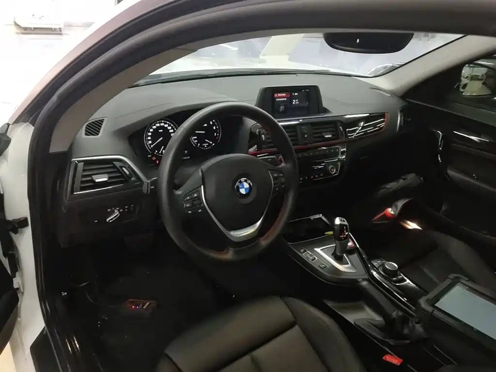 BMW 2 Series (Import) 2019 225i Sport Design Package фото 10