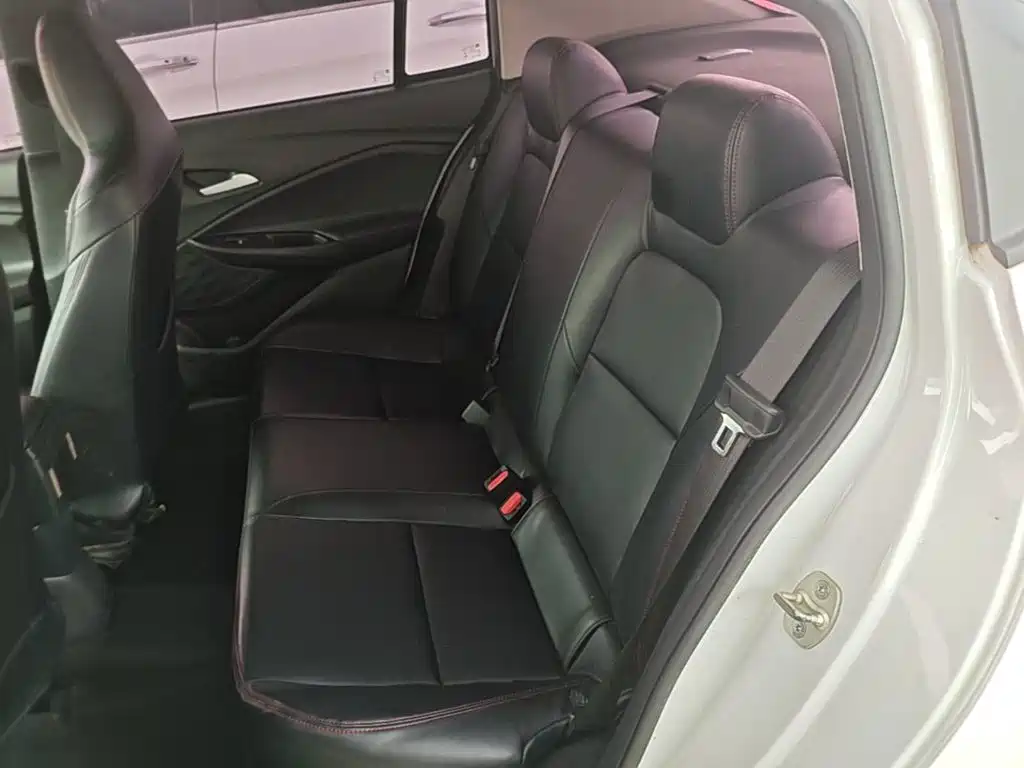 Photo 17 - Chevrolet Cavalier