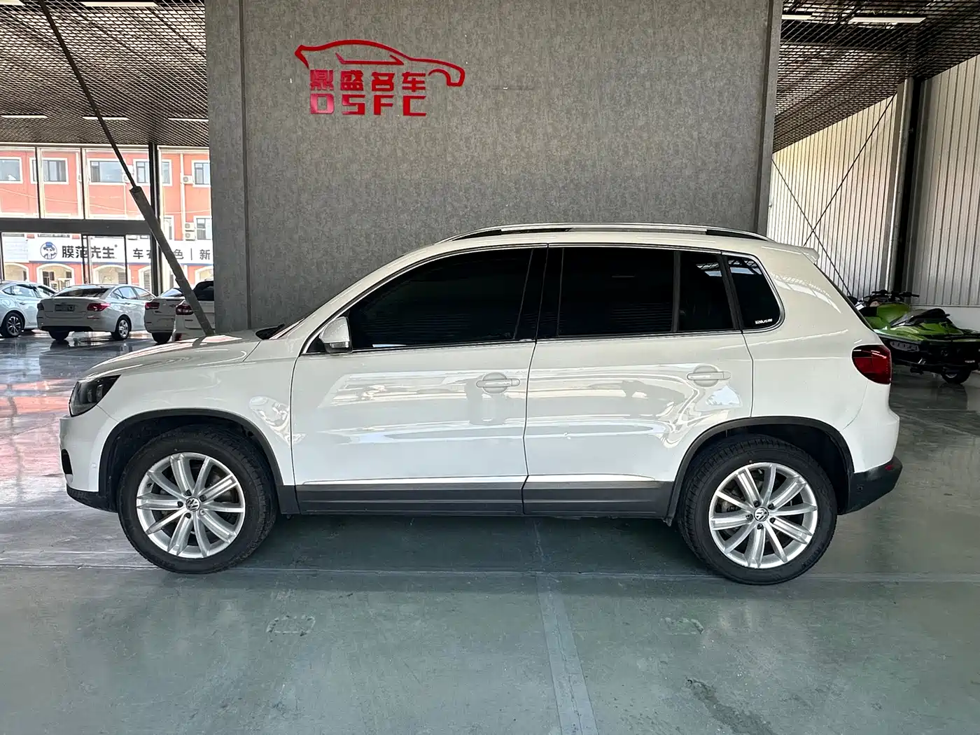Volkswagen Tiguan 2015 2.0TSI Comfort Edition фото 4