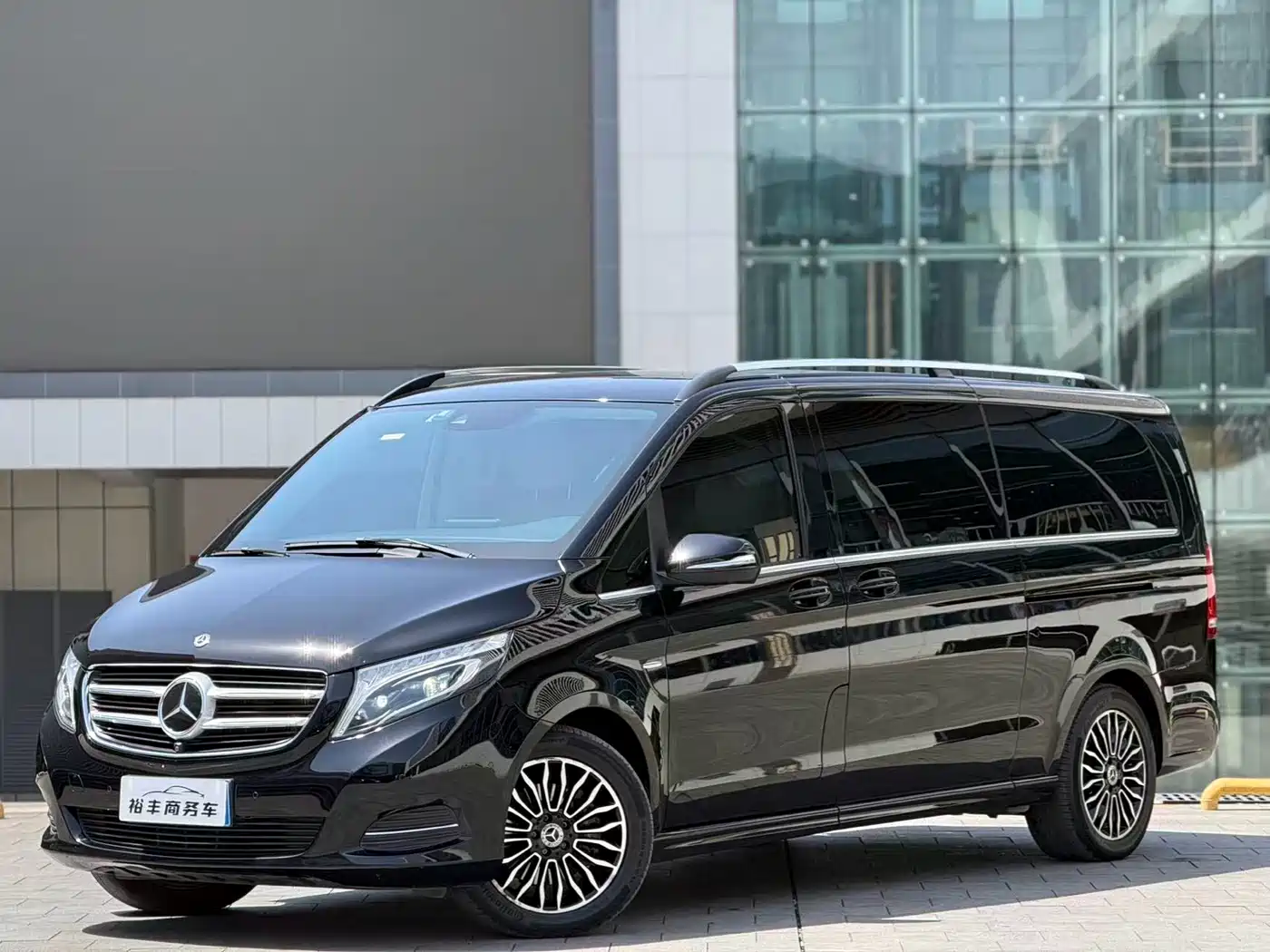 Mercedes-Benz V-Class 2018 V 260 L Premium Long Wheelbase Edition China VI фото 4