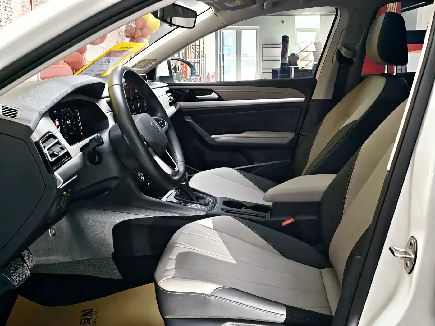 Volkswagen Lavida 2023 1.5L Auto Five Million Edition фото 11