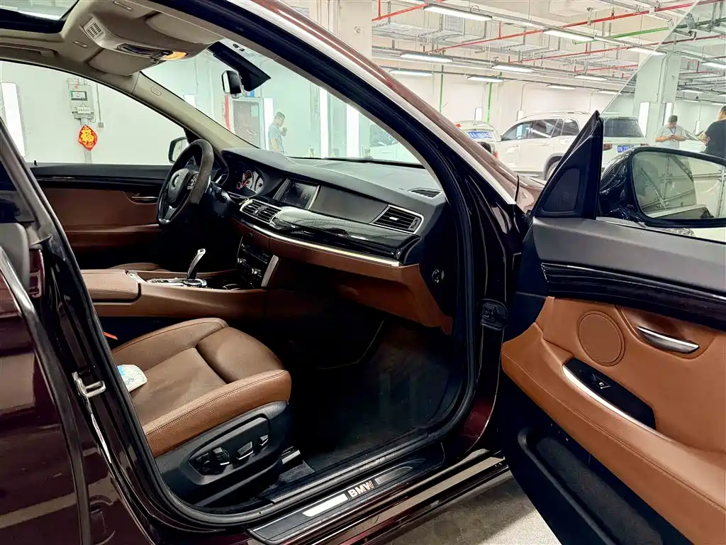 BMW 5 Series GT 2015 535i xDrive фото 12