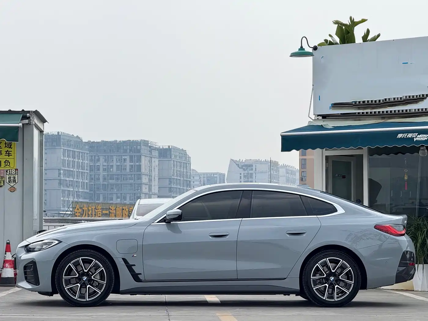 BMW i4 2023 eDrive35 фото 3