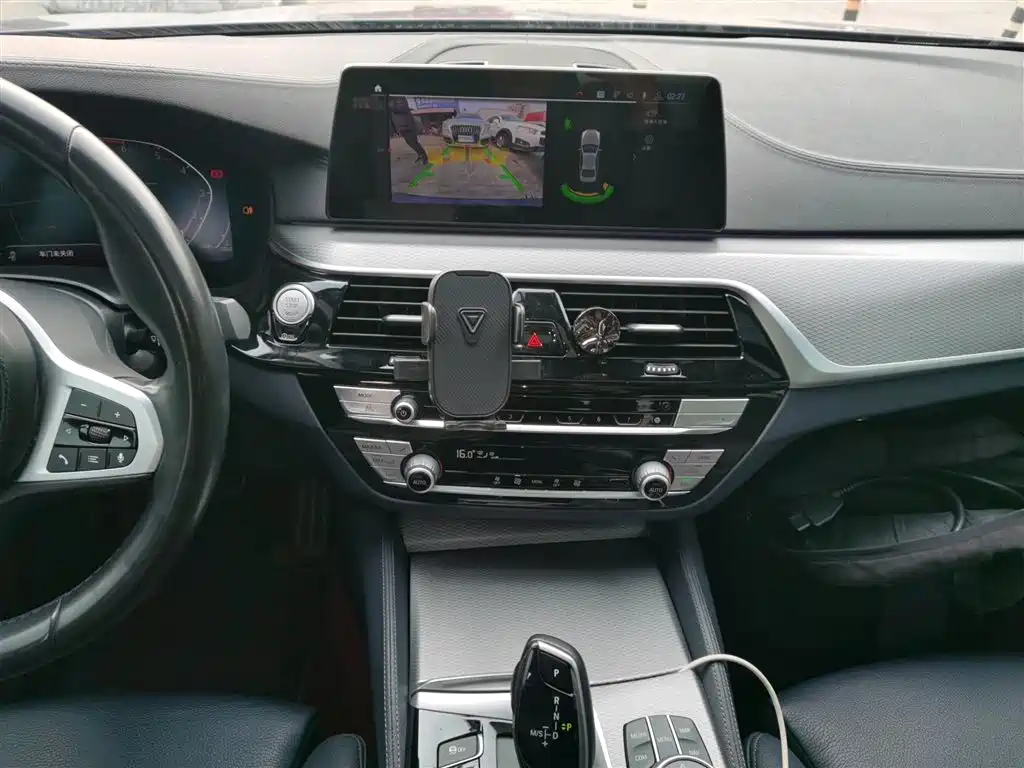 BMW 5 Series (Import) 2020 Model 525i M Sport Package фото 10