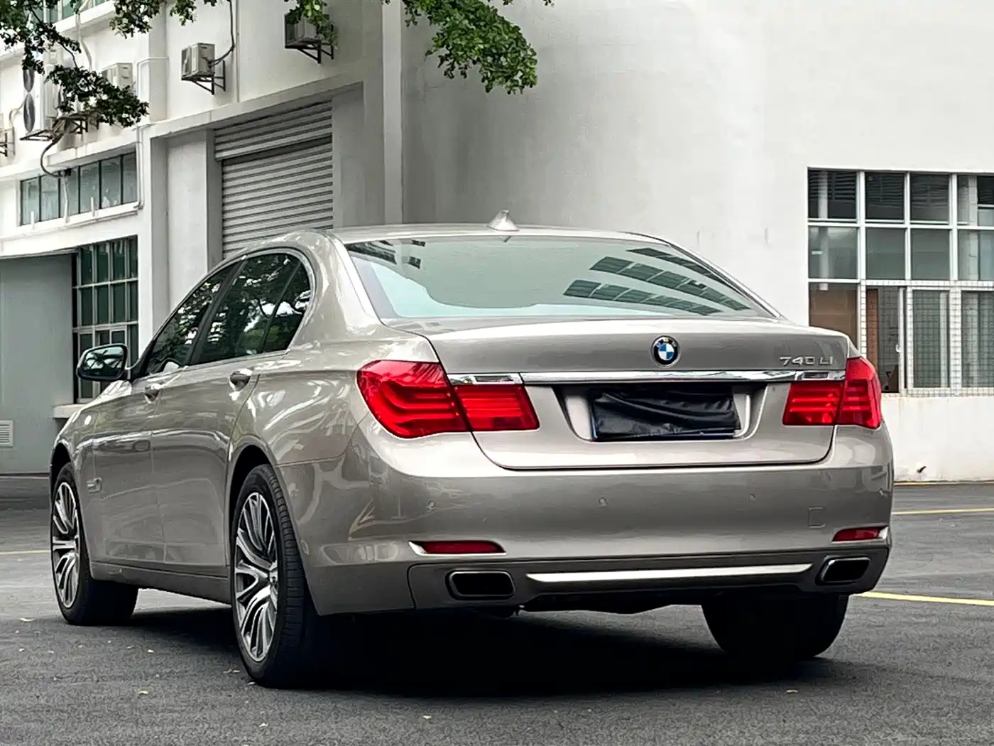 BMW 7 Series 2009 740Li Premium фото 16