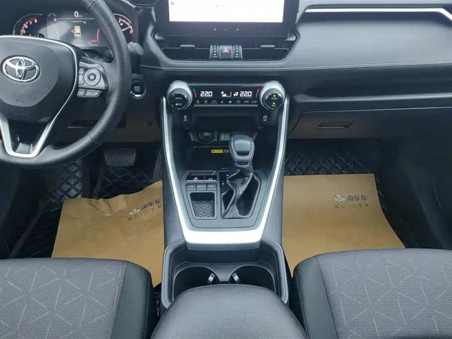 Toyota RAV4 Rongfang 2023 2.0L CVT 2WD Fashion Edition фото 16