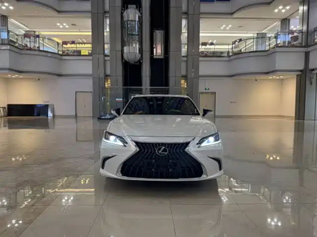 Lexus ES 2024