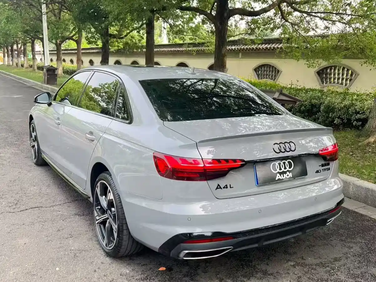 Audi A4L 2025 2025 2 Million Celebration Edition 40 TFSI Luxury Dynamic B&O Starlight Night Edition