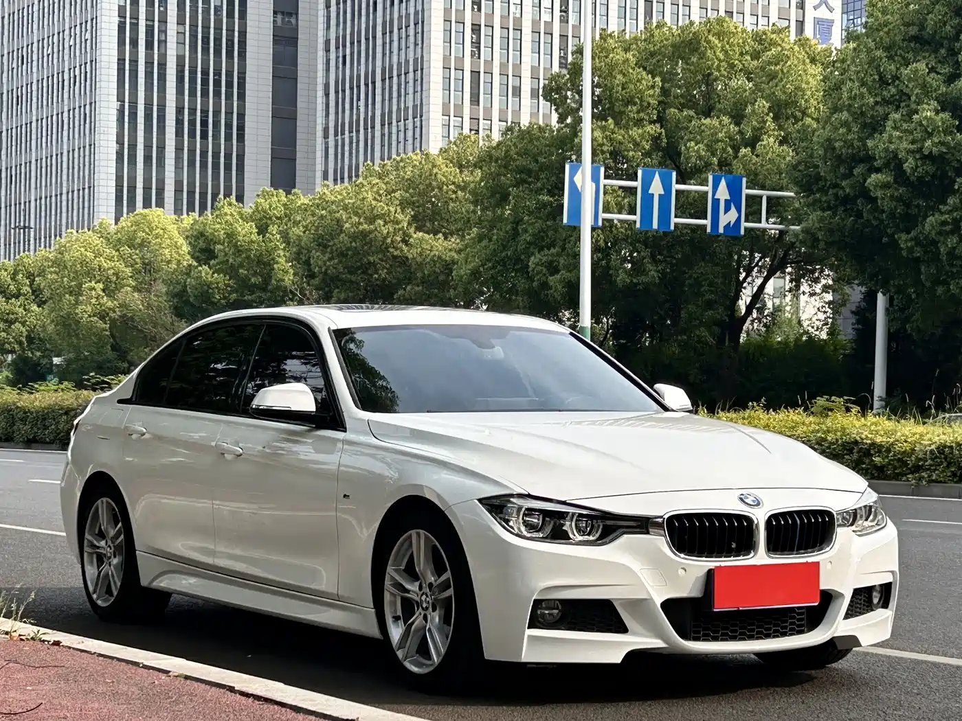 BMW 3 Series 2017 320Li M Sport фото 3