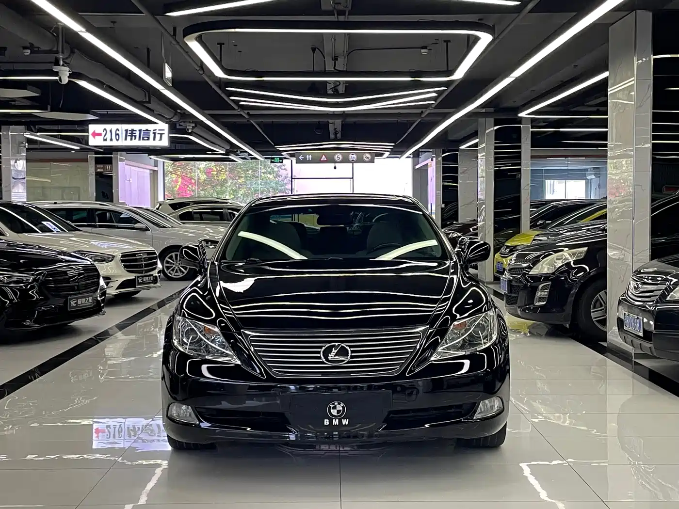 Фото 2 - Lexus LS