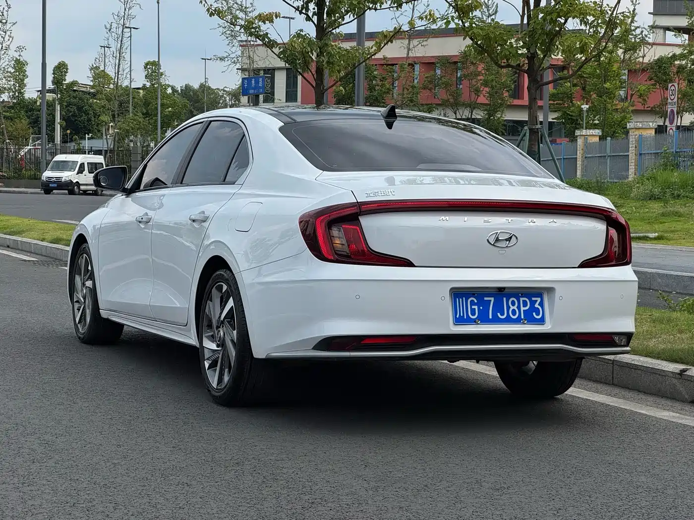Hyundai Mistra 2021 2021 1.8L CVT LUX Premium