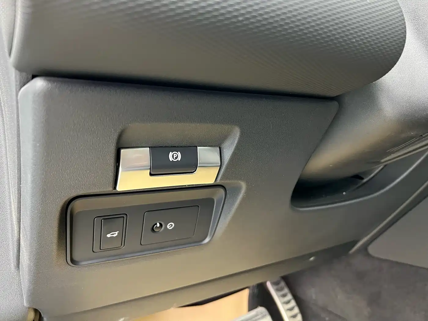 LAND ROVER DISCOVER SPORTS