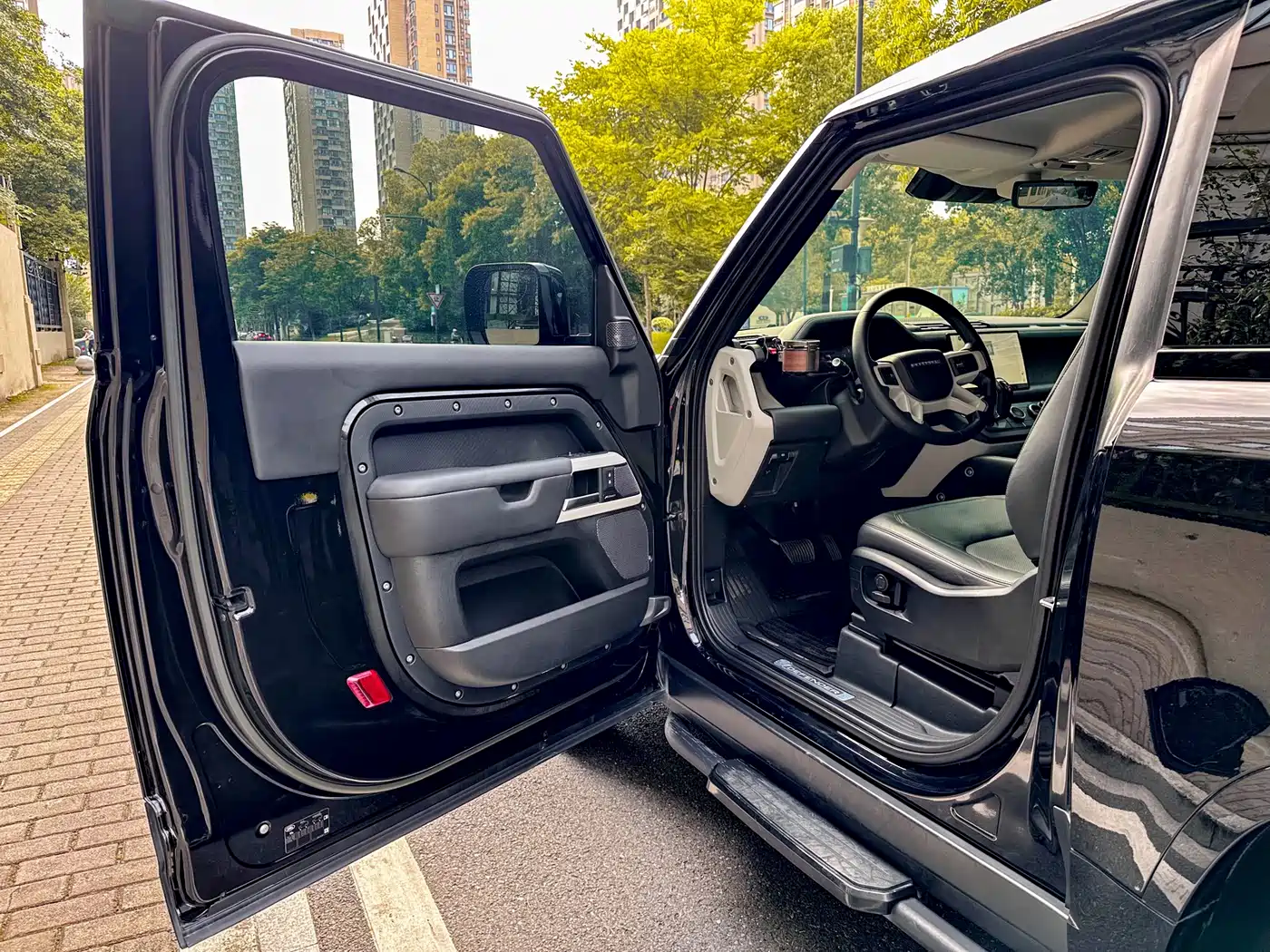 Land Rover Defender 2023 Facelift 90 3.0T P400 XS фото 8