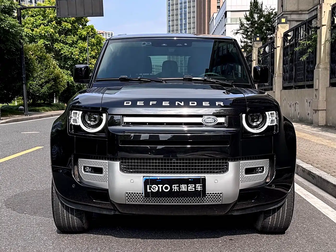 Land Rover Defender 2023 Facelift 90 3.0T P400 XS фото 2