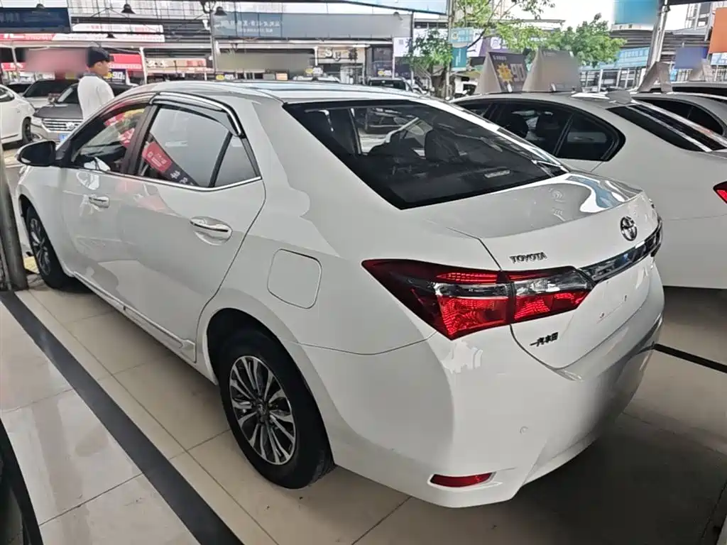 Toyota Corolla 2017 Facelift 1.2T S-CVT GL-i фото 23