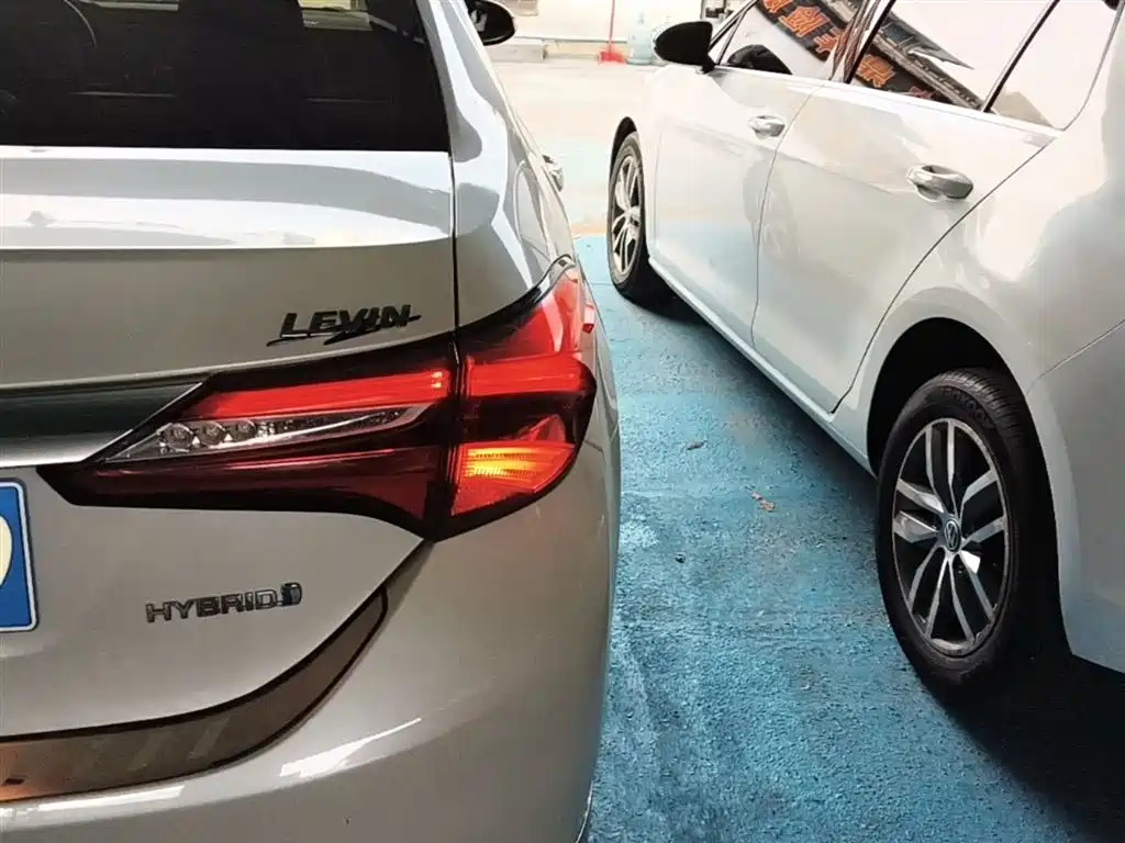 Toyota Levin 2017 Facelift Hybrid 1.8H V E-CVT Luxury Version China V фото 8