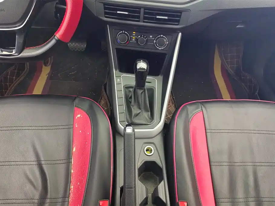 Volkswagen Polo 2021 Plus 1.5L Automatic Panorama Enjoyment Edition фото 16