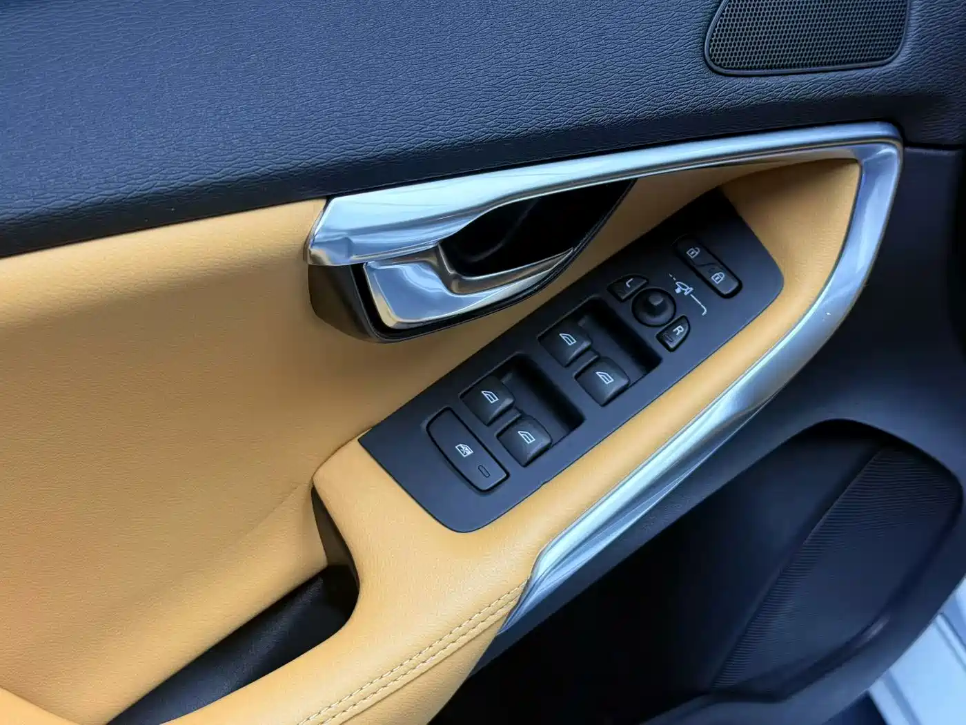 Фото 8 - Volvo V40