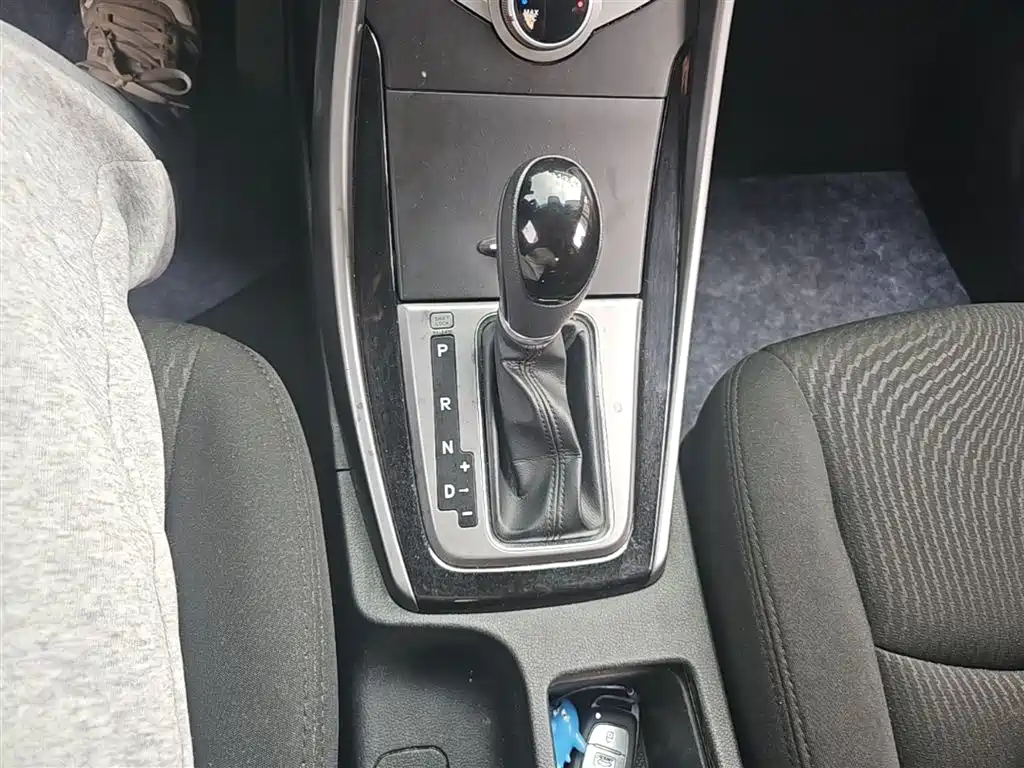 Hyundai Langdong 2016 1.6L Automatic Premium Edition фото 14