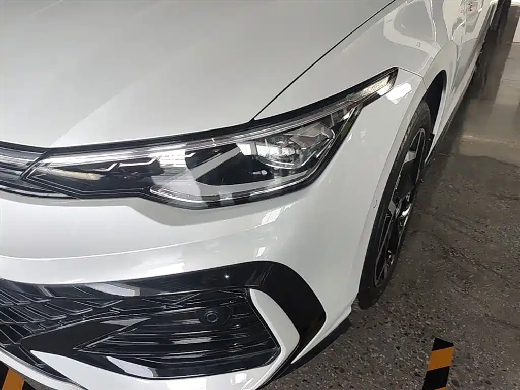 Volkswagen Golf 2025 300TSI R-Line фото 24