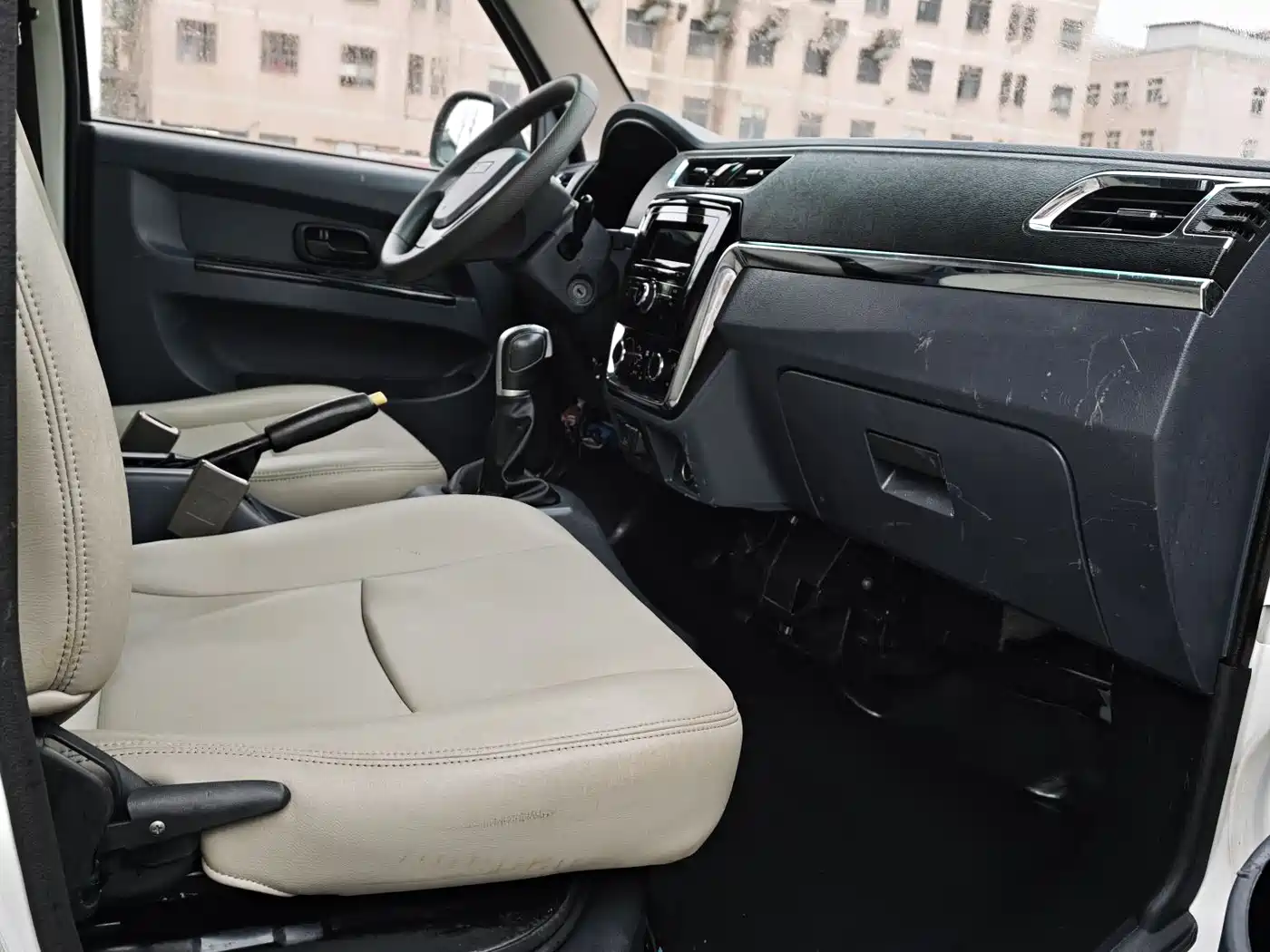 XINYUAN AUTOMOBILE SRM XINYUAN NEW ENERGY LITTLE SEA LION EV
