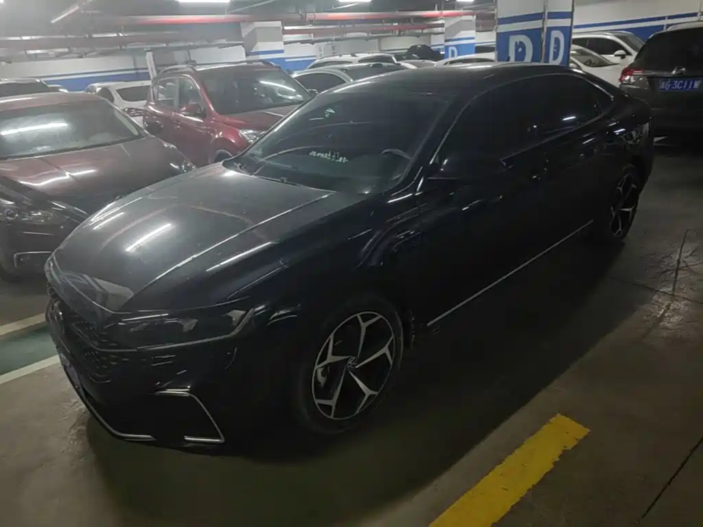 Volkswagen Passat 2025 Outstanding 380TSI Starlight Dragon Soaring Edition