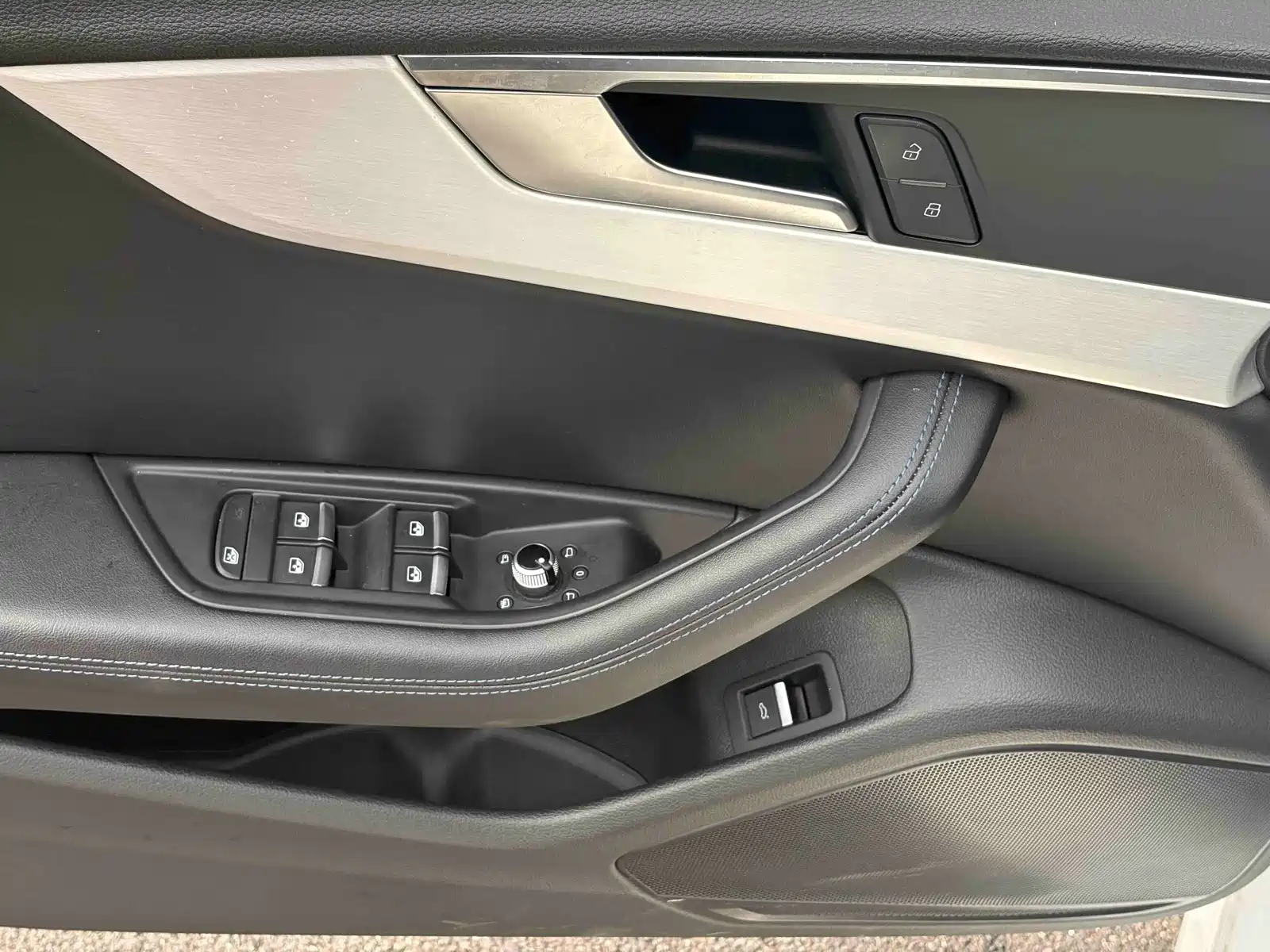 Фото 9 - Audi A4L