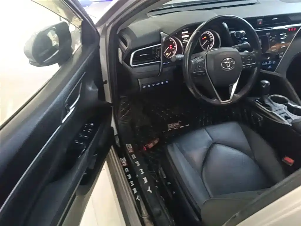 Toyota Camry 2018 2.5G Luxury Edition фото 16