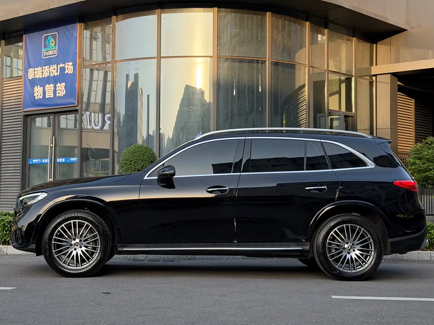 MERCEDES-BENZ GLC