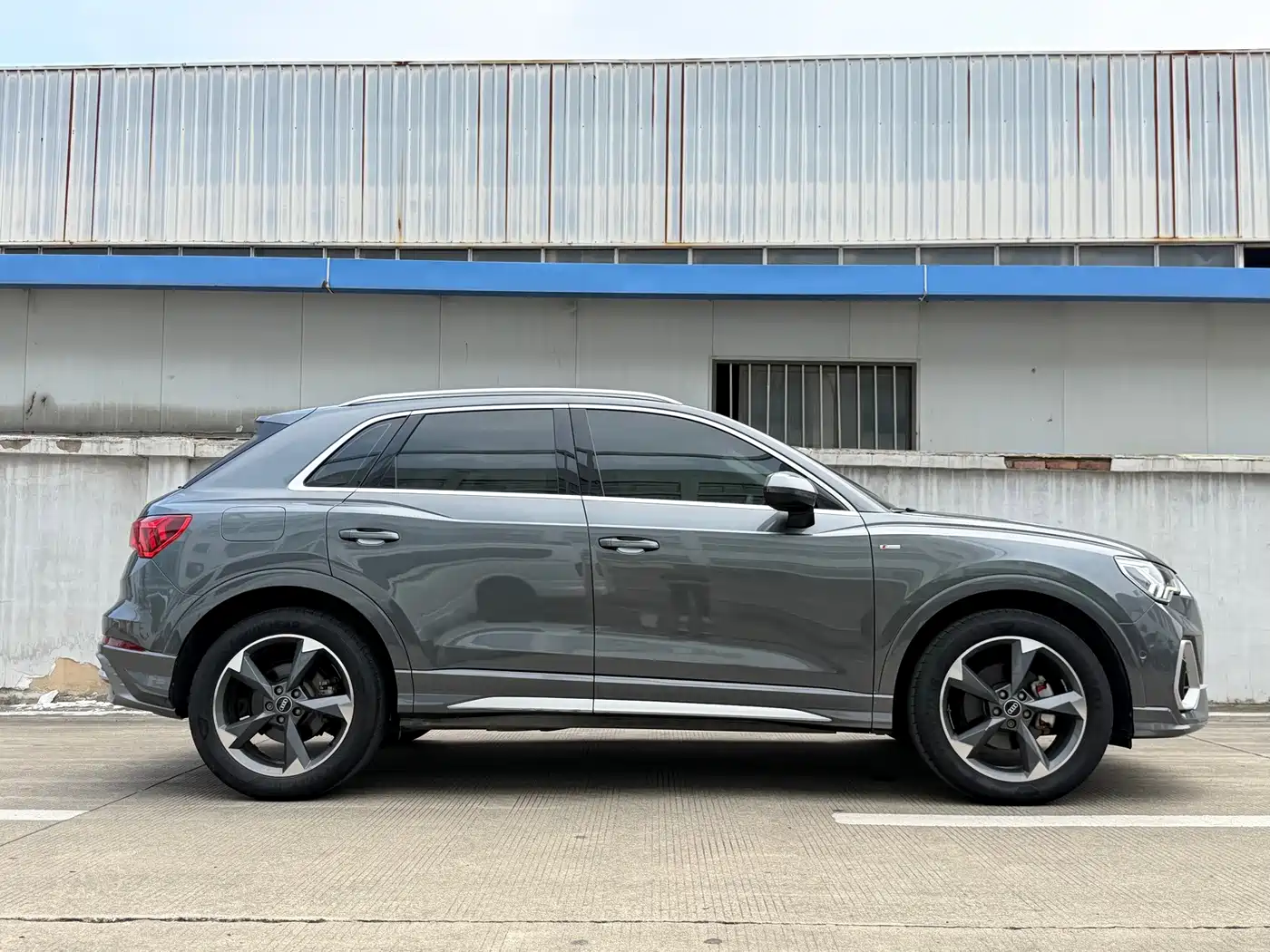 Фото 8 - Audi Q3