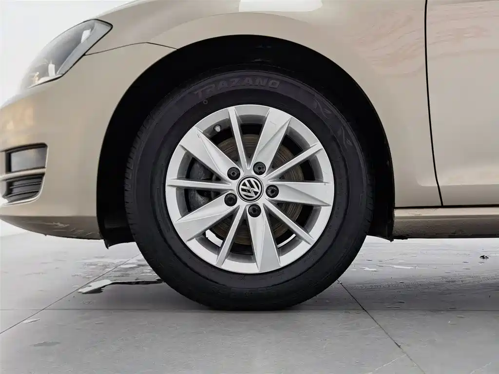 Volkswagen Golf 2016 1.6L Automatic Fashion фото 17