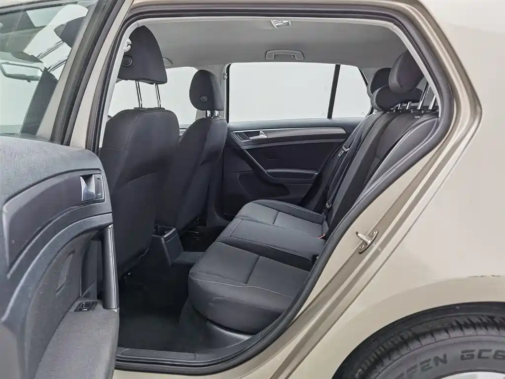 Volkswagen Golf 2016 1.6L Automatic Fashion фото 15