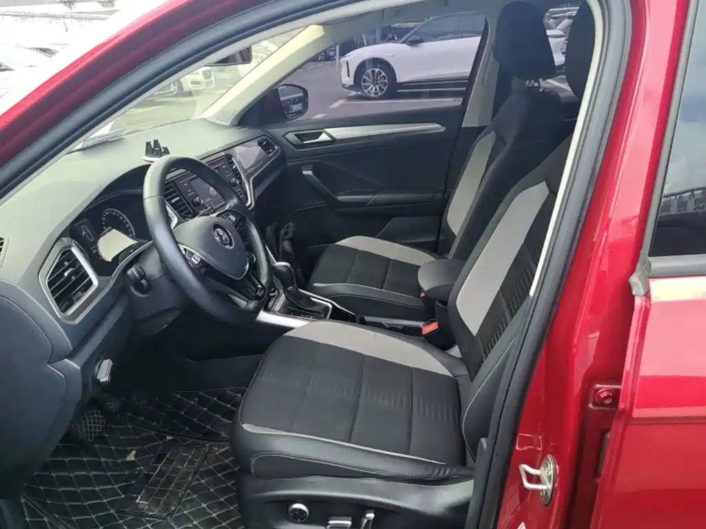 Фото 15 - Volkswagen T-ROC