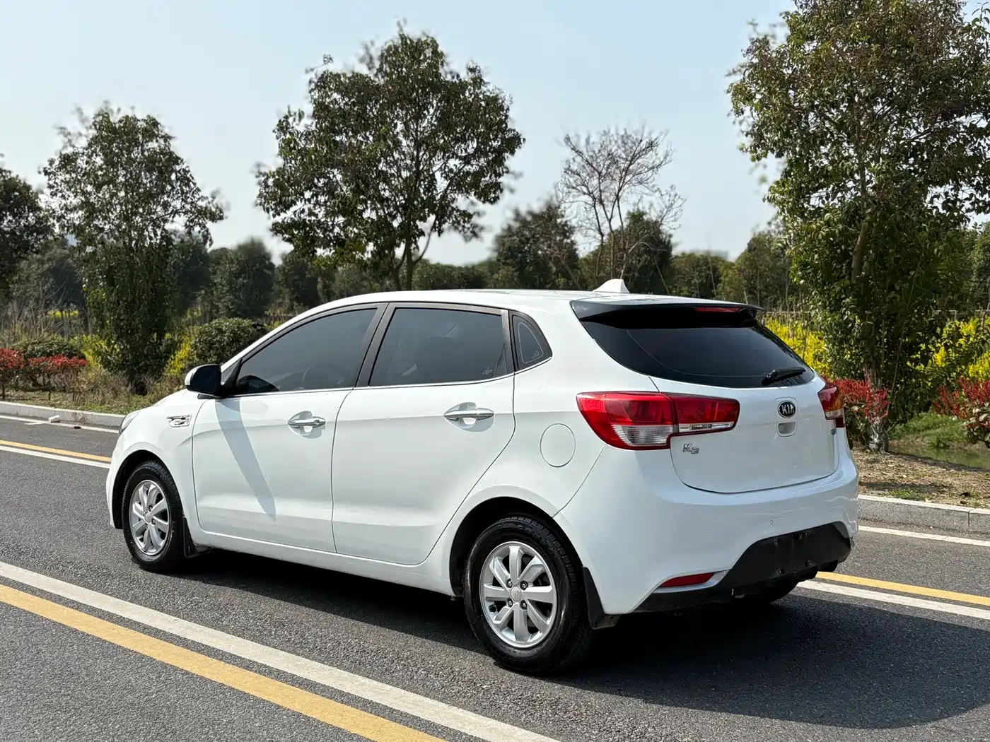 Kia K2 2015 Hatchback 1.4L AT GLS Cool Edition фото 4