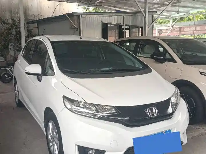 Фото 3 - Honda Fit