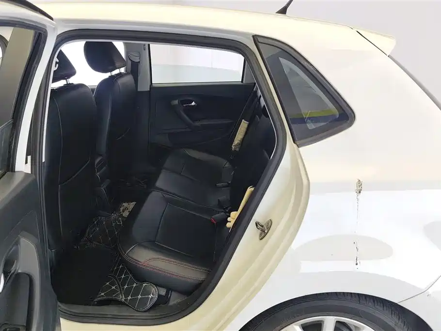 Volkswagen Polo 2014 1.4L Automatic Comfort Edition фото 11