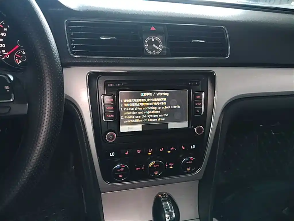 Volkswagen Passat 2015 1.8TSI DSG Prestige Edition фото 13