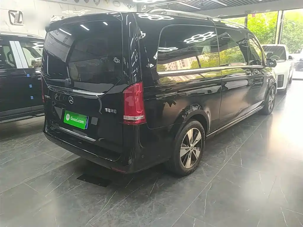 Mercedes-Benz V-Class 2021 V 260 L Long Wheelbase Premium Edition фото 7