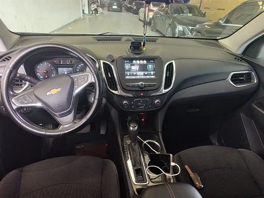 Chevrolet Equinox 2018 535T Automatic Galloping Edition фото 10