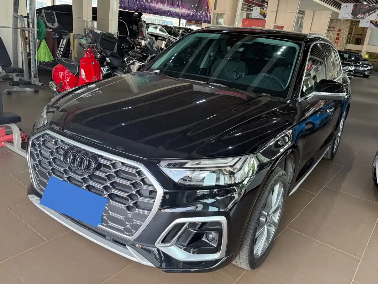 Audi Q5L 2024 Model 40 TFSI Luxury Dynamic