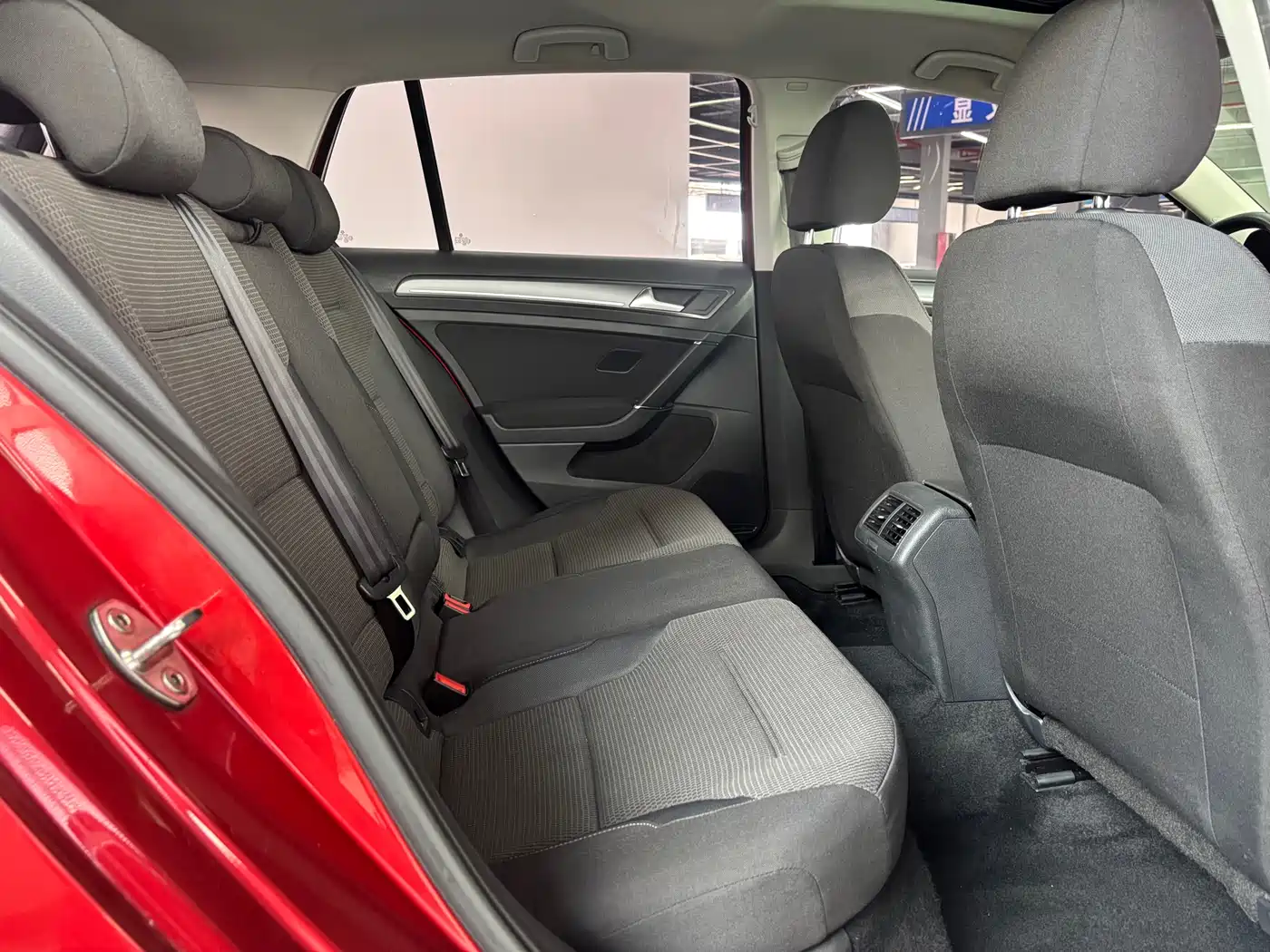 Volkswagen Golf 2017 230TSI Auto Comfort Millionth Anniversary Edition фото 6